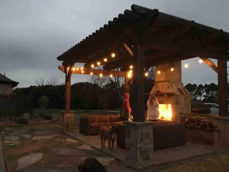 Beautiful Farmhouse W/ Pool On 6 Acres Ranch Aubrey Exterior foto