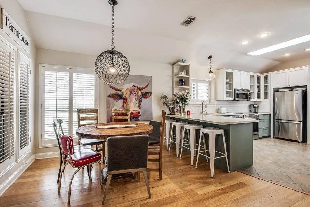 Beautiful Farmhouse W/ Pool On 6 Acres Ranch Aubrey Exterior foto