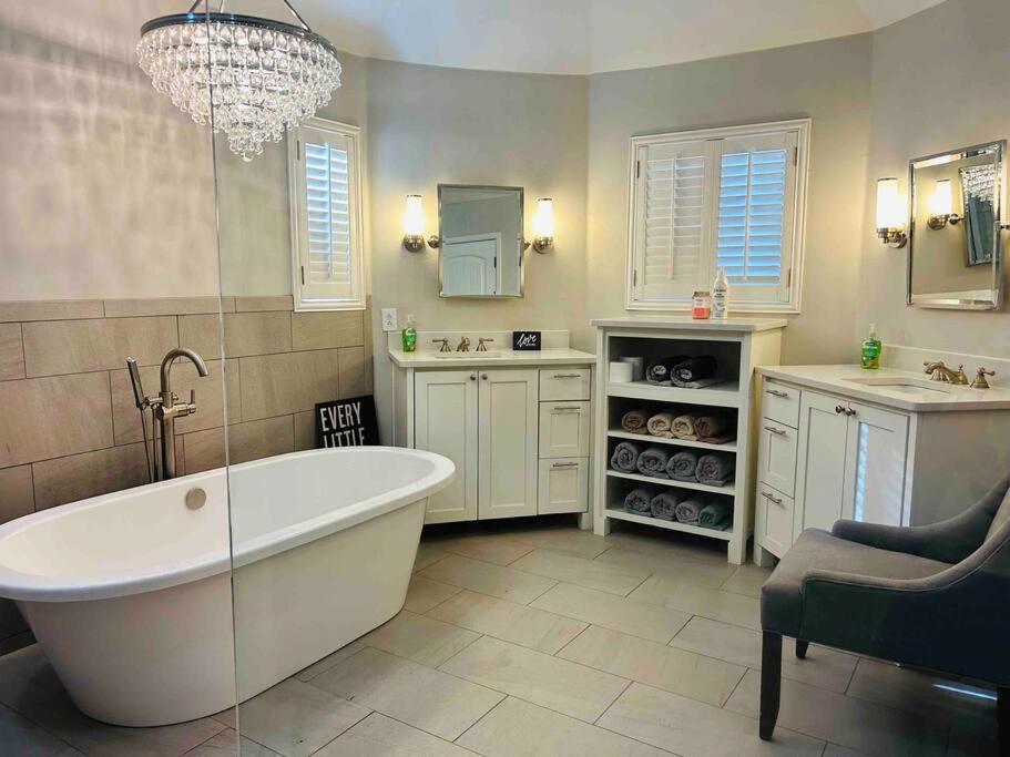 Beautiful Farmhouse W/ Pool On 6 Acres Ranch Aubrey Exterior foto
