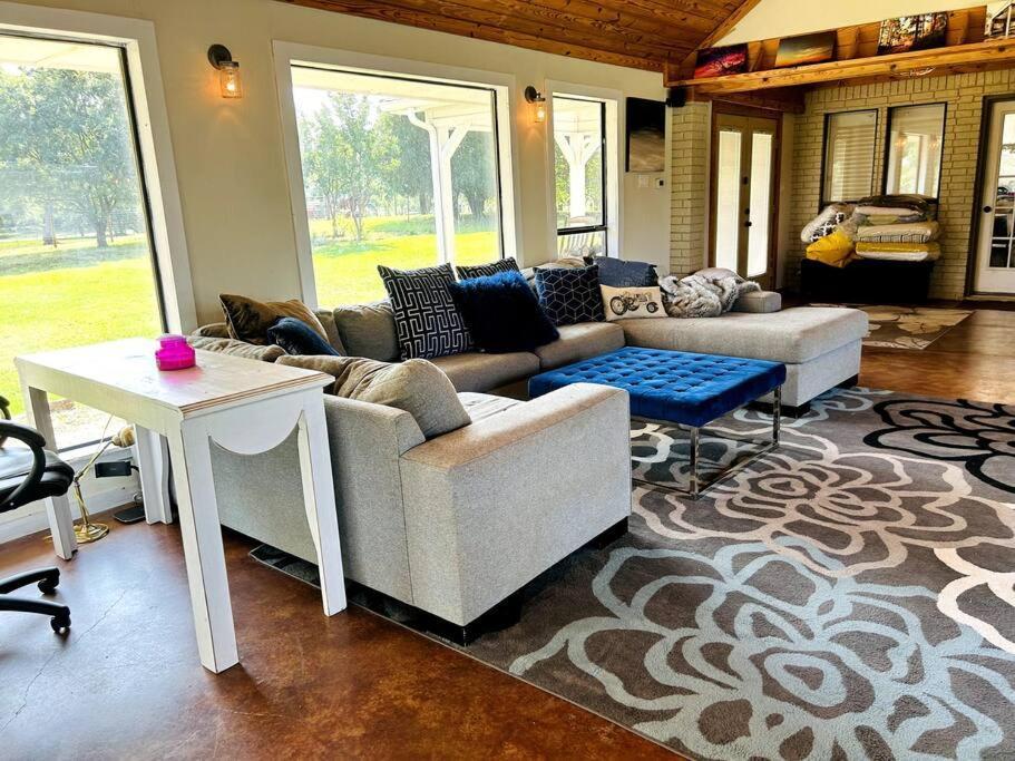 Beautiful Farmhouse W/ Pool On 6 Acres Ranch Aubrey Exterior foto