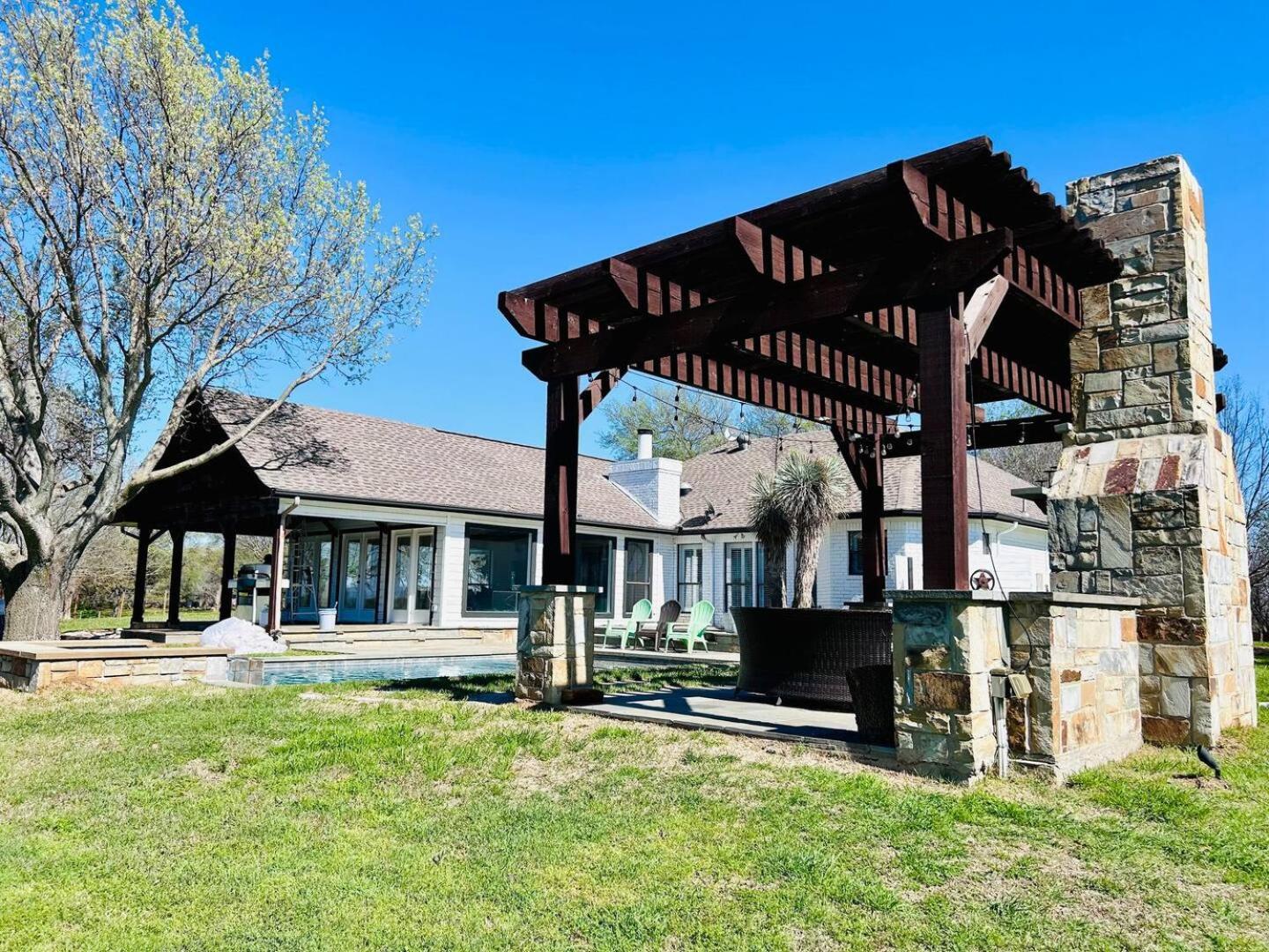 Beautiful Farmhouse W/ Pool On 6 Acres Ranch Aubrey Exterior foto